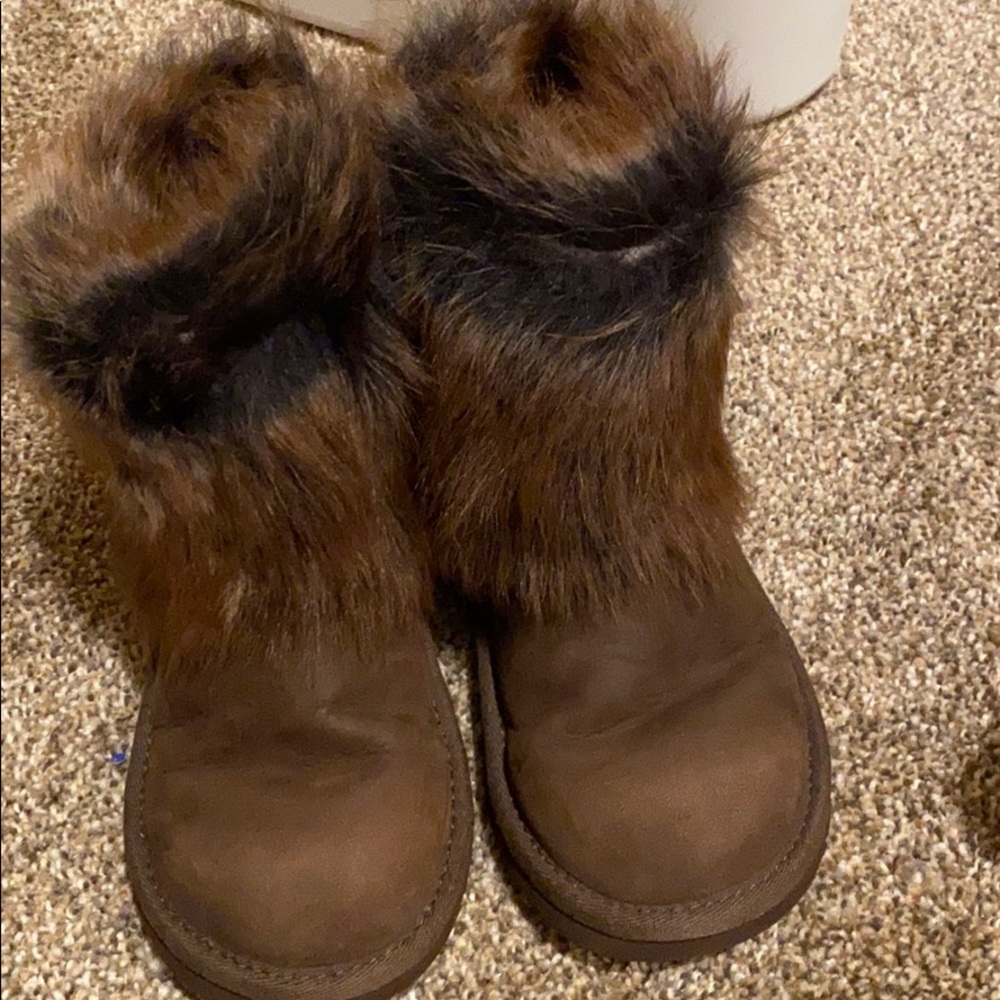Girls  Ugg’s sz 13